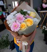 Букет цветов из:  Герберы, Розы и Хризантемы в Ермолино